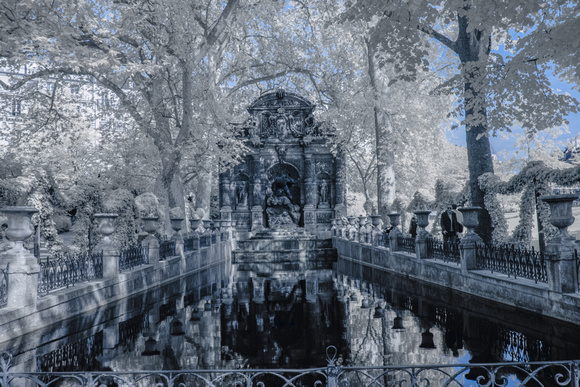 Medici fountain -- IR with color